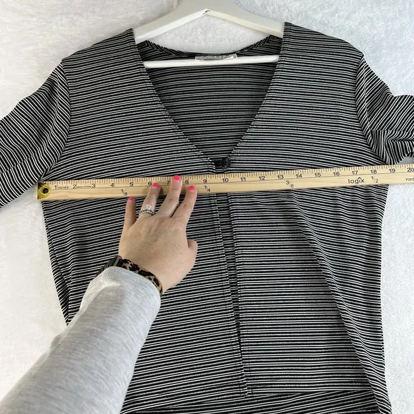 A Byer Vintage Y2K 90s Large Cardigan Single Button Metallic Striped Black White USA - Image 8