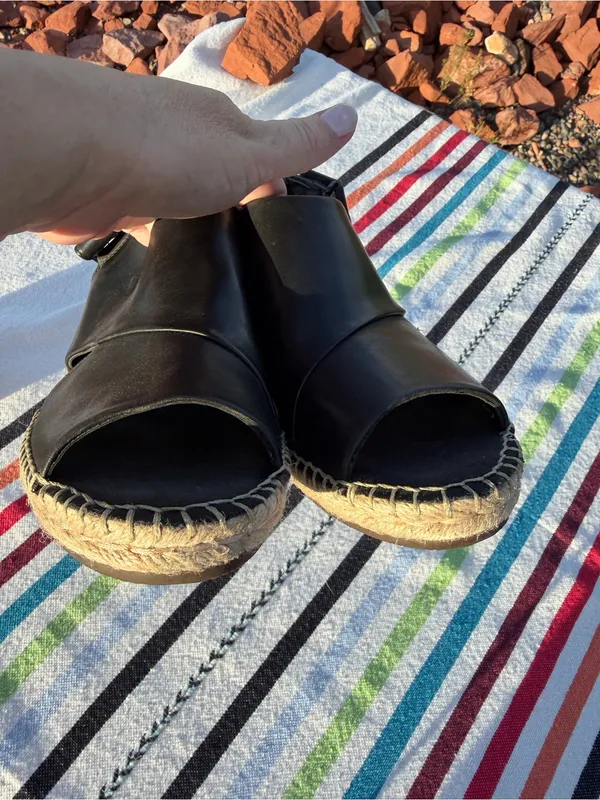Clarks Lafley Krissy Black Leather quiet luxury Espadrille Wedge Sandals 7.5 M - Image 4