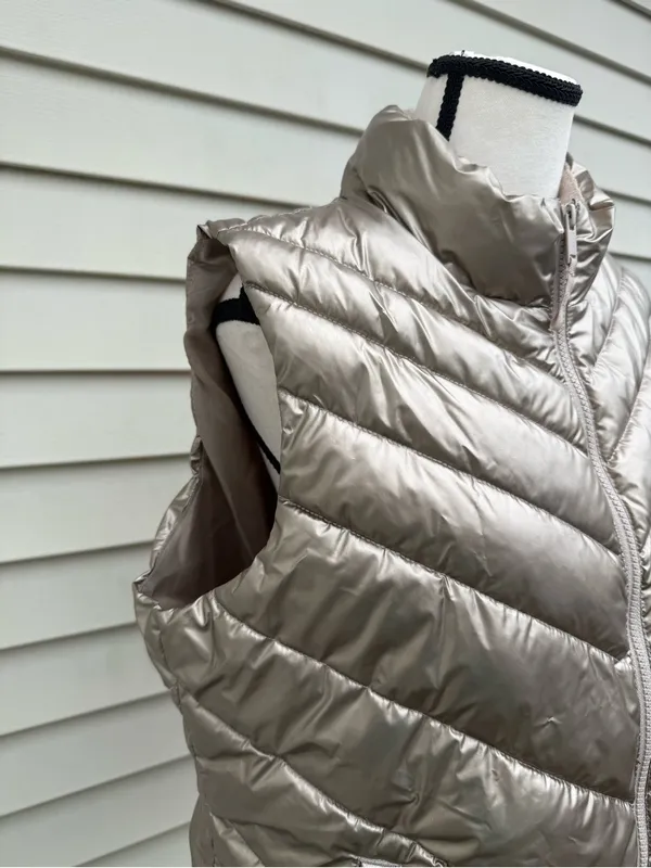 GAP | Metallic Gold Quilted Vest Size Large - Image 4