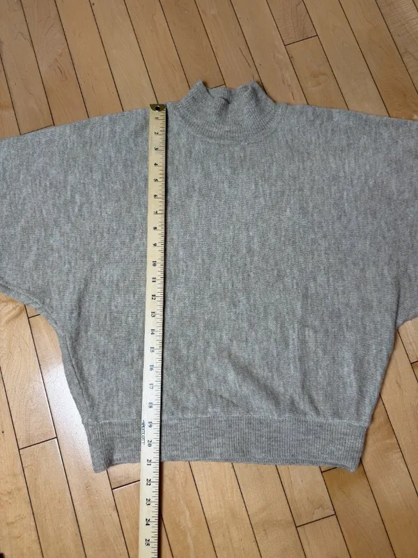H&M Mock Neck Oatmeal Tan Bat Wing Sweater Neutral Size Small - Image 6