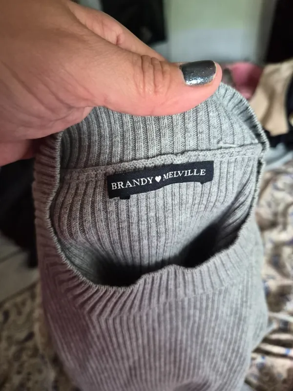 Brandy Melville Gray cropped Sweater - Image 8