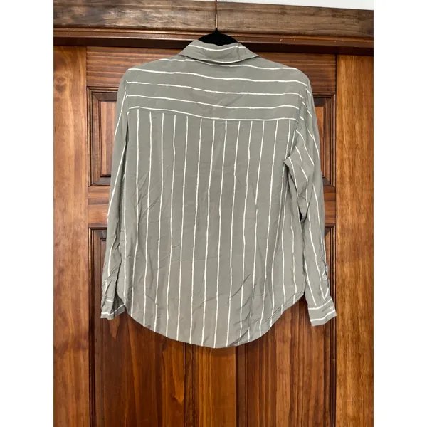 Abercrombie & Fitch boyfriend button-down shirt extra small - Image 4