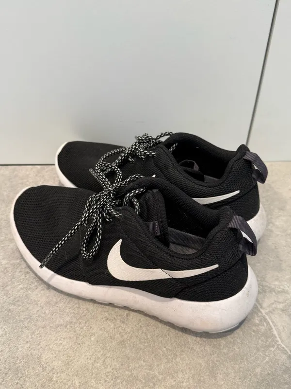 Nike Black and White Lace-Up Sneakers - Image 2