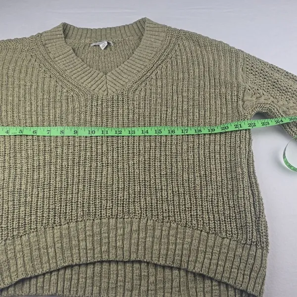 American Eagle Olive‎ Green V-neck Slouchy Sweater Small - Image 7
