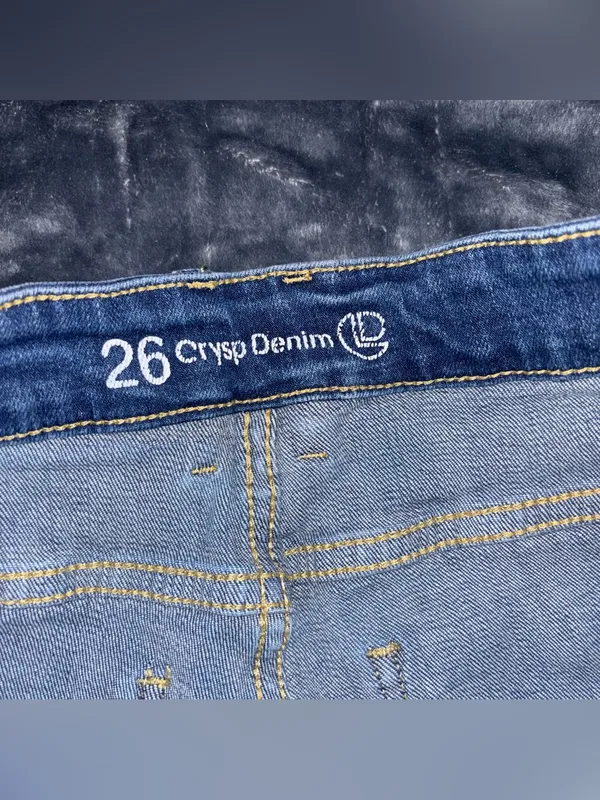 Crysp Denim Shorts Size 26 - Image 4