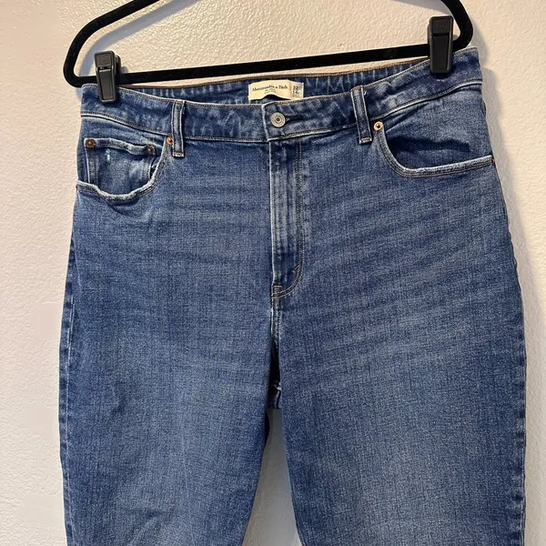 Abercrombie & Fitch Size 32/14 The Mom Hi Rise Curve Love‎ Distressed Denim Jeans - Image 6