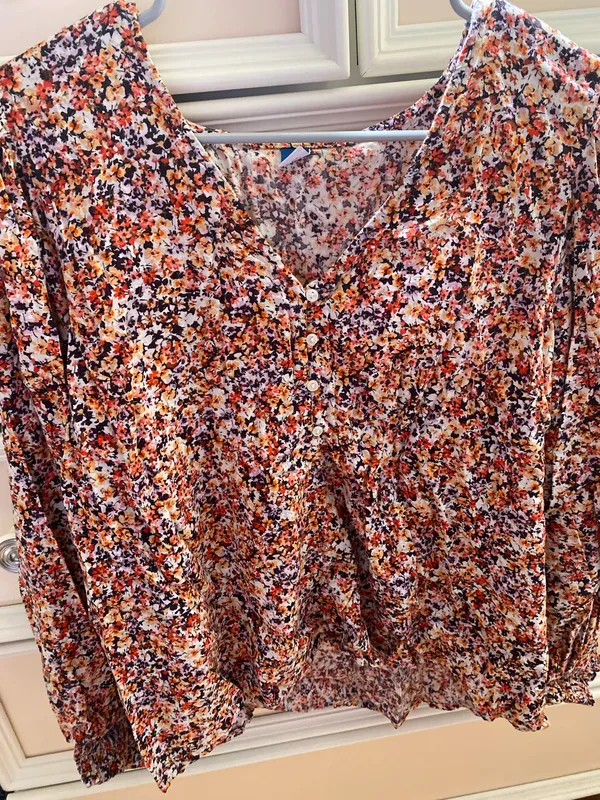 Old Navy Long Sleeve Women’s - Image 2