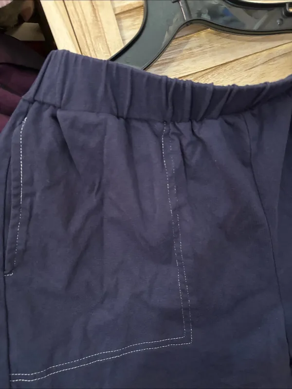 Women’s Navy Cotton-Blend Elastic Waist Shorts Medium - Image 2