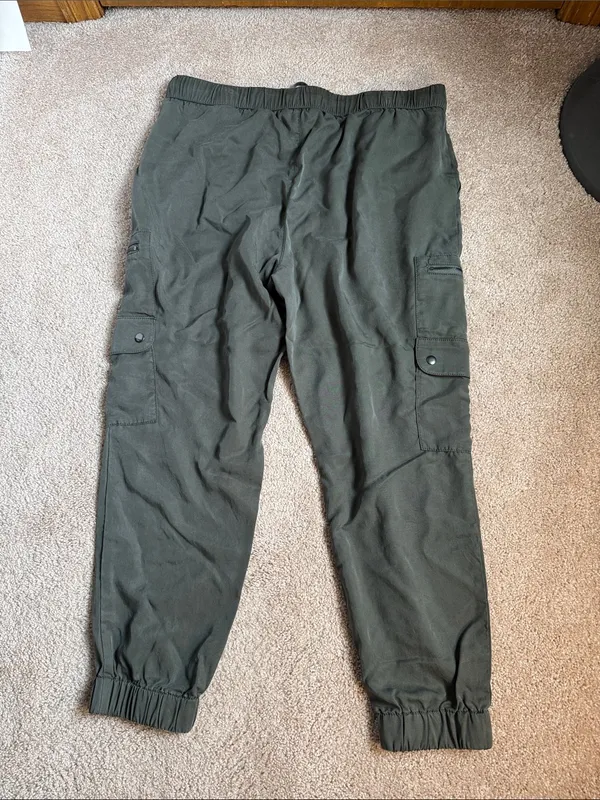 Banana Republic Factory Olive Green TENCEL™ Cargo Joggers. Size Large - Image 8