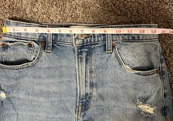 Abercrombie High Rise Mom Jeans - Image 7