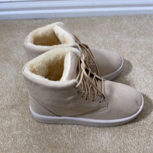 Women’s (or Men’s) Soft Faux Fur Lined Lace Up Boots Tan Size 39 EU NEW - Image 2