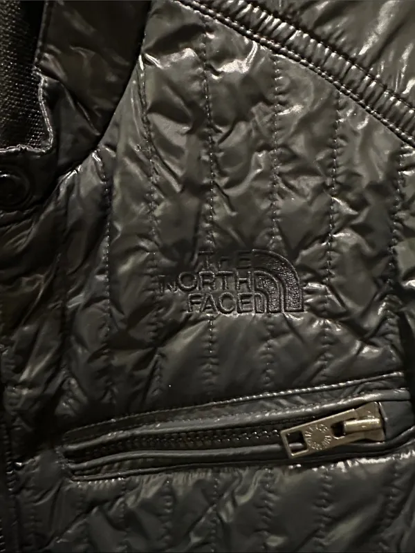 The North Face Glossy Black Quilted Jacket - Image 3