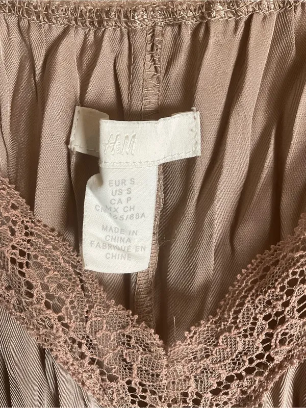 H&M Taupe Pleated Slip Maxi Dress with Lace Trim Sz S - Image 4