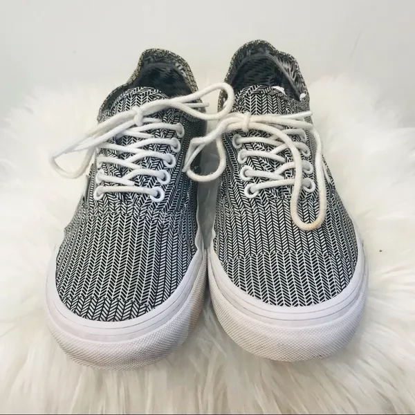 VANS TC6D Black & White Geometric Chevron Pattern sz 8 - Image 4