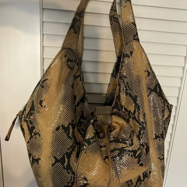 MELIE BIANCO CHIC Snakeskin Tote Bag-really cute-bow on front - Image 5