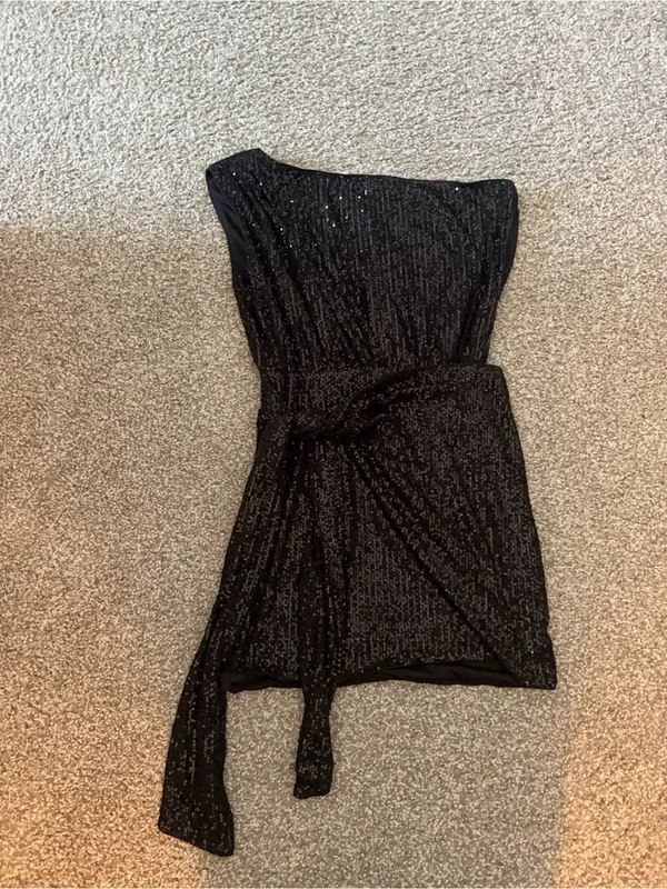 Hello Molly Black One-Shoulder Sequin Mini Dress - Image 2