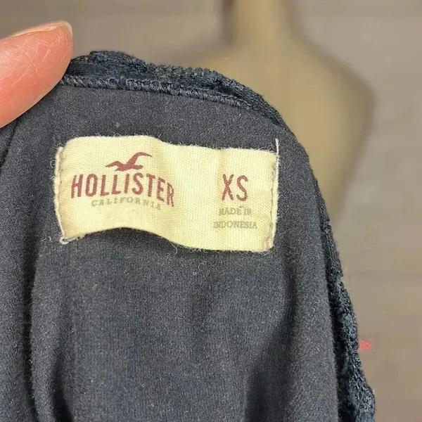 Hollister black short sleeve top with lace front Size XS Y2K preppy - Image 5