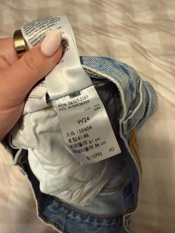 Levi’s Shorts Denim Distressed - Image 3