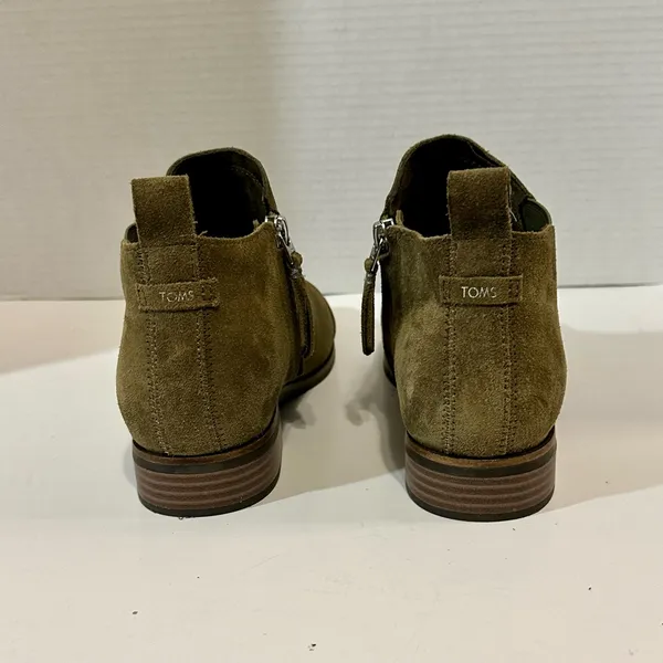 TOMS Reese Bootie Suede Olive Green EUC Size‎ W9 - Image 4