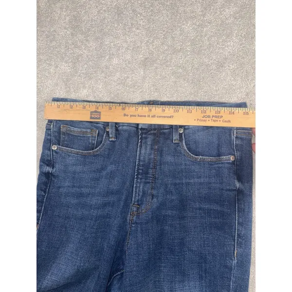 Good American Good Classic Jeans in Indigo207 12/31 - Image 7