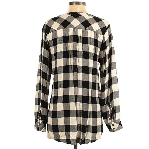 Universal Thread Women's Size Small Popover Blouse Black Cream Plaid Fleece‎ - Image 2