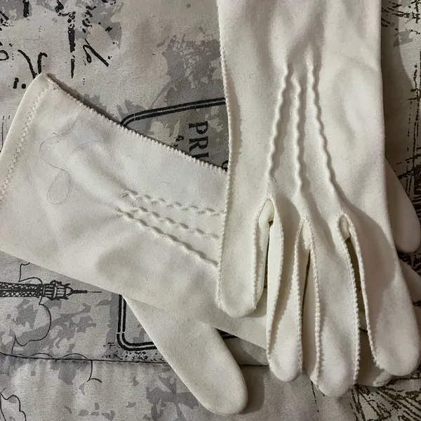 Vintage Gingerbread Elegant White Gloves - Image 2