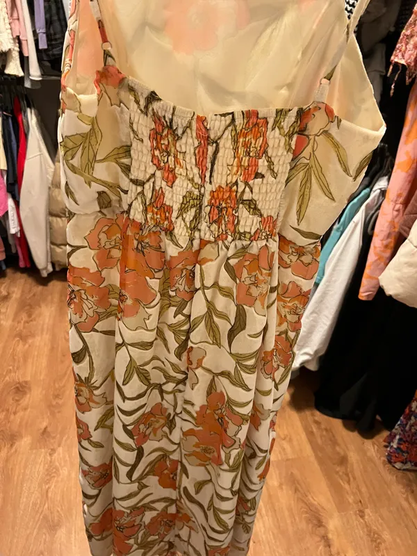 Moodie Long Velvet Flower Dress - Image 2