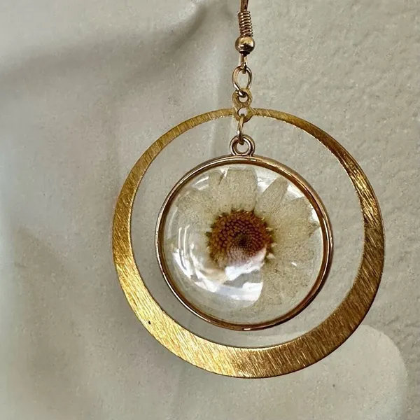 Real Pressed Daisy Resin Earrings in Gold Tone Circles - Image 3