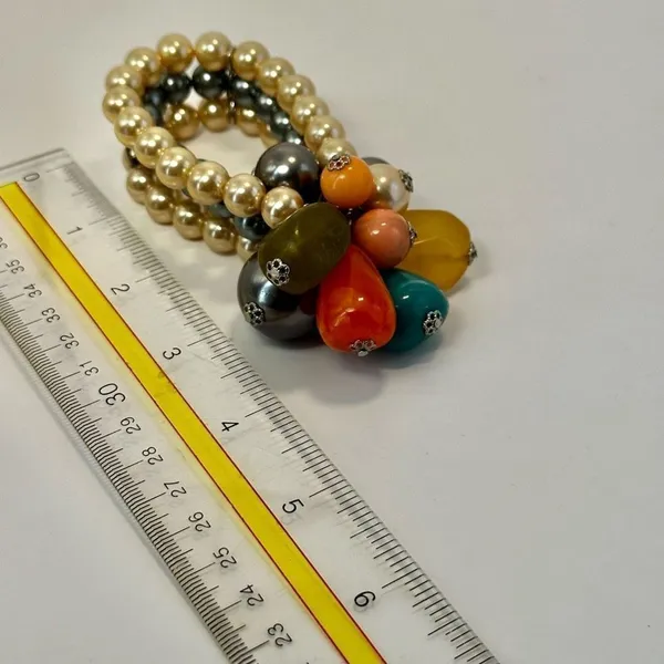 Triple strand faux pearl cluster beaded bracelet - Image 6