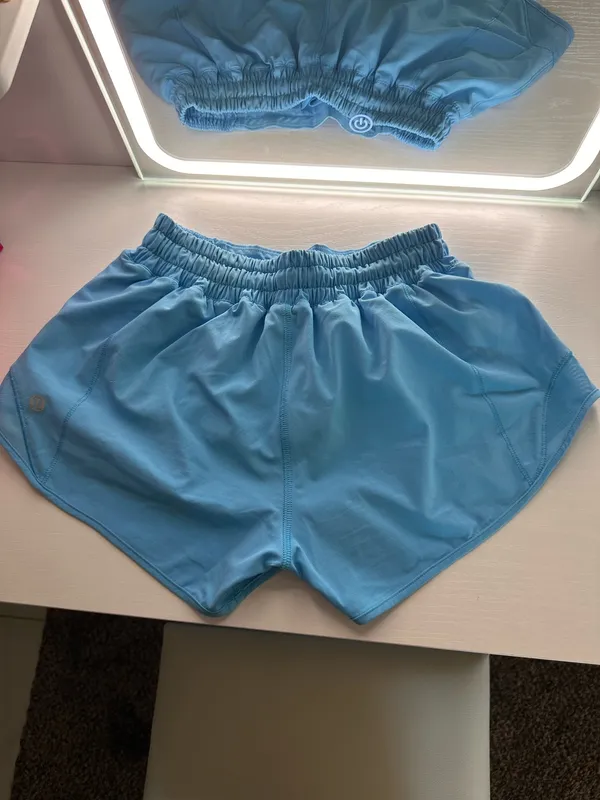 Lululemon Hotty Hot Shorts Low-Rise 2.5" - Image 2