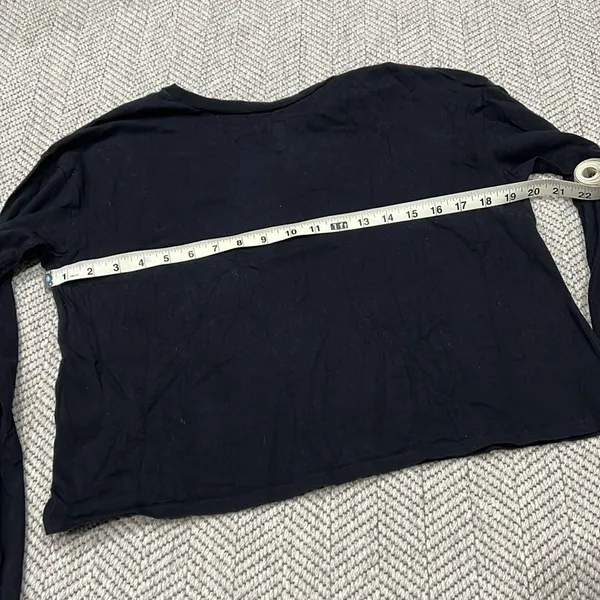 Hollister Women's Black Long Sleeve Crop Top - Image 4