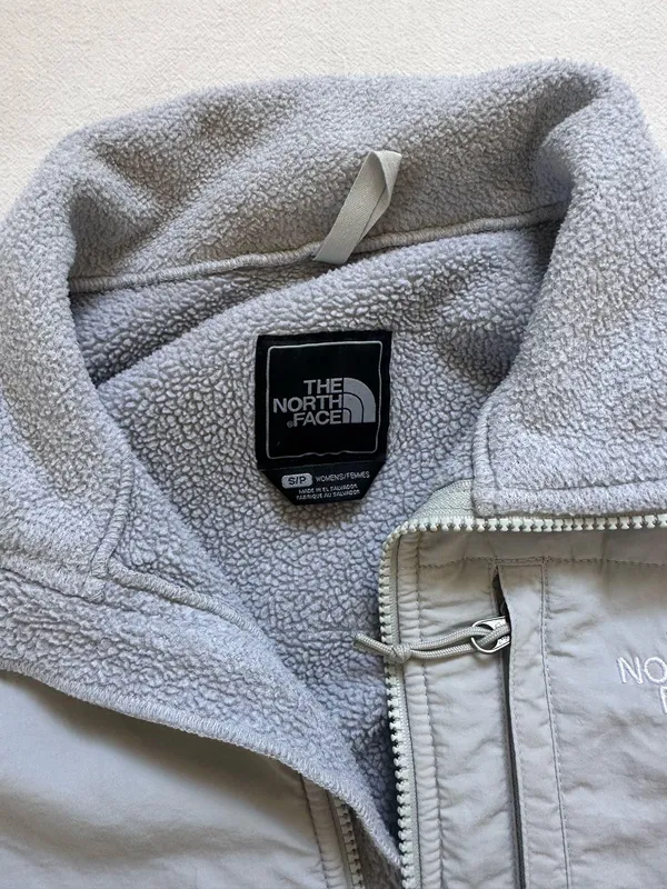 North Face Light Grey Fleece Jacket - Image 2