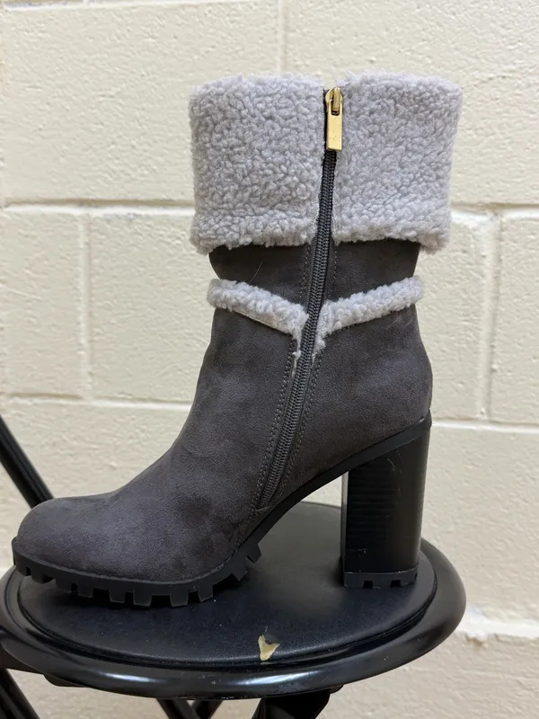 ZBY winter boots Gray Size 8.5 - Image 5