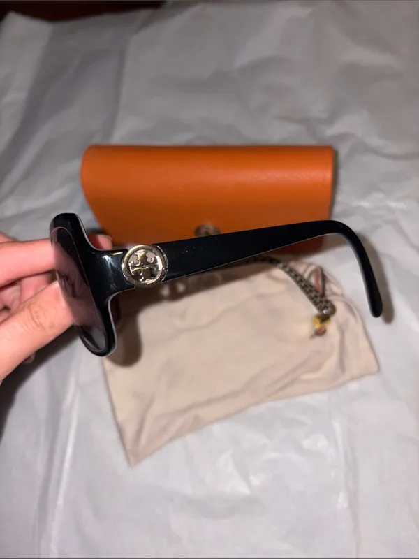 Tory Burch Black Gradient Cat-Eye Sunglasses with Orange Case - Image 2