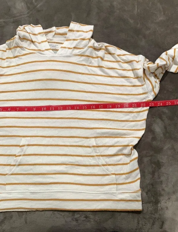 soft plush hooded sweater striped size S - Image 3