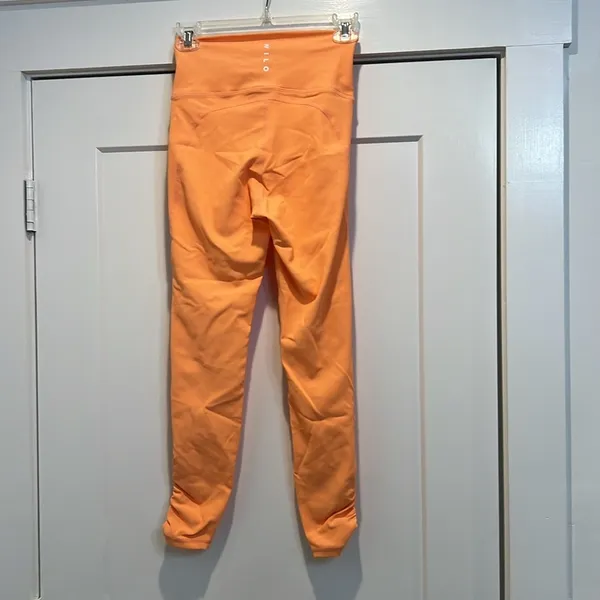 Wilo Melbourne-Australia peach colored leggings size small. NWOT! - Image 4