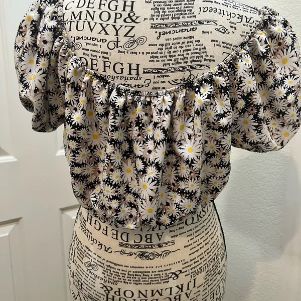 Lily Rose size XL Daisy print crop top NWOT Off the shoulder elastic waist - Image 5
