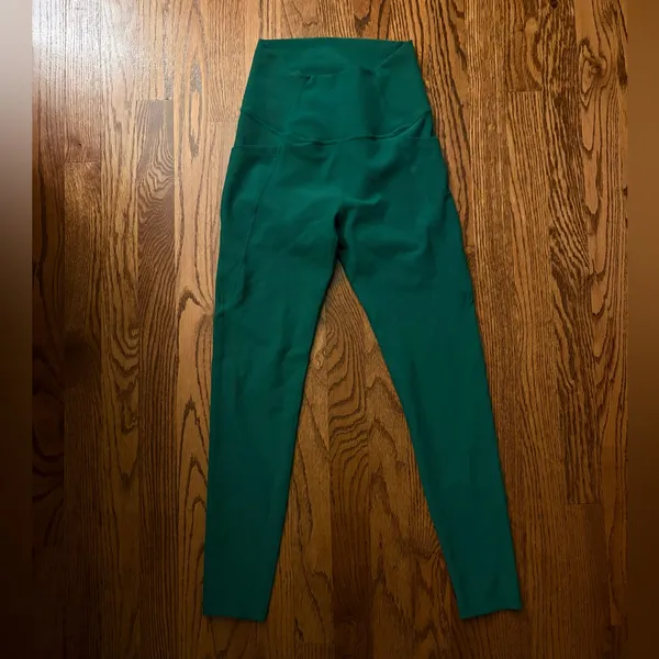 Wilo the Label Green Ribbed High Rise 7/8 Leggings - Image 2