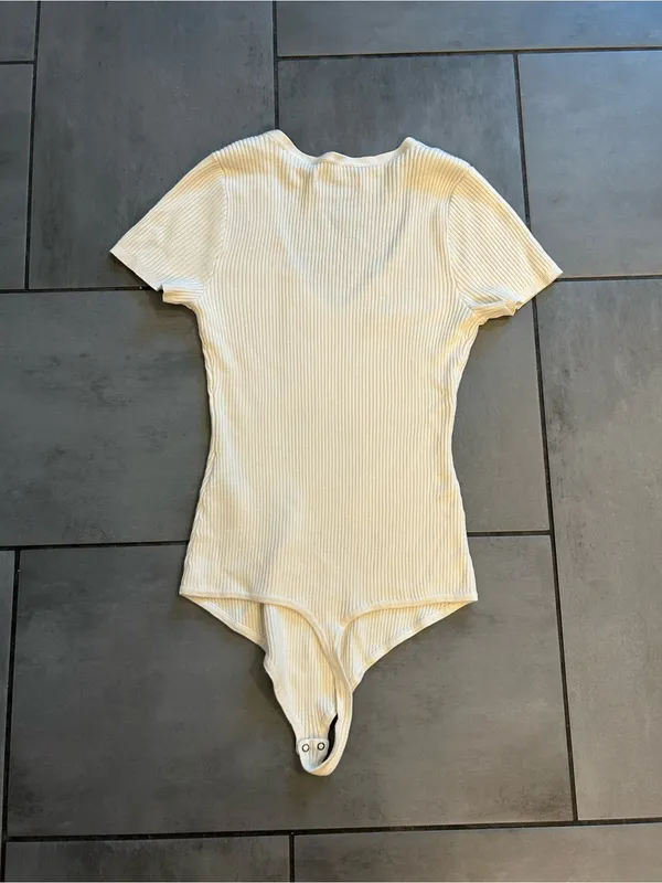 Abercrombie & Fitch V-Neck Short Sleeve Bodysuit — Cream - Image 3
