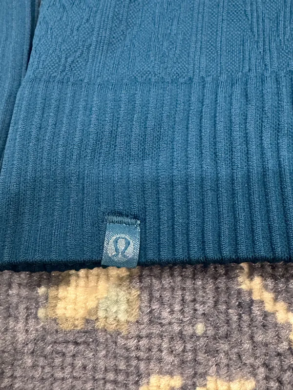 Lululemon Embossed Pattern Long Sleeve 6 - Image 3