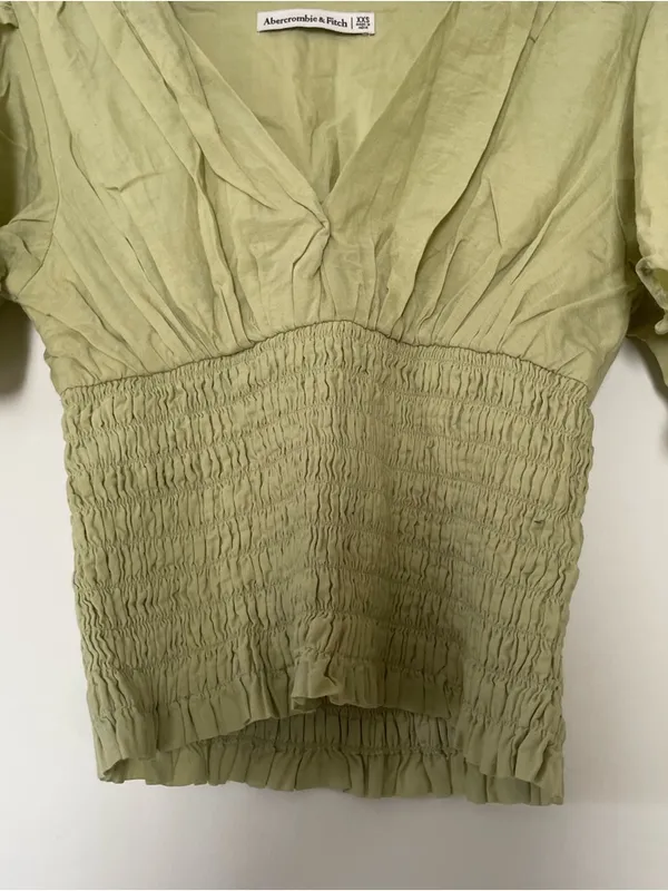 Abercrombie Sage Green Smocked Flutter Sleeve Top XXS Cottagecore Minimalist - Image 3