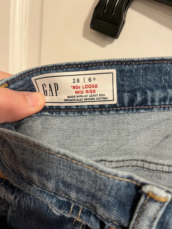 GAP Mid Rise Cuffed 90’s Loose Jeans in Medium Indigo Wash Size 28/6 Short NWT - Image 5