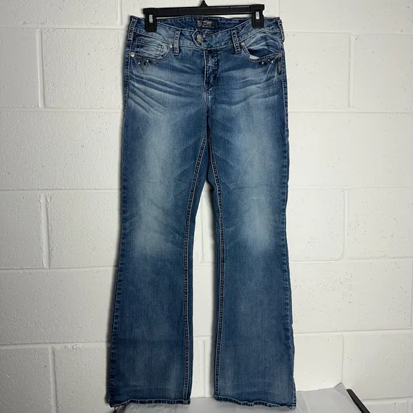 Silver Jeans Co Tuesday Low Boot Embellished Flap Pocket W31 L33 Medium Wash - Image 2