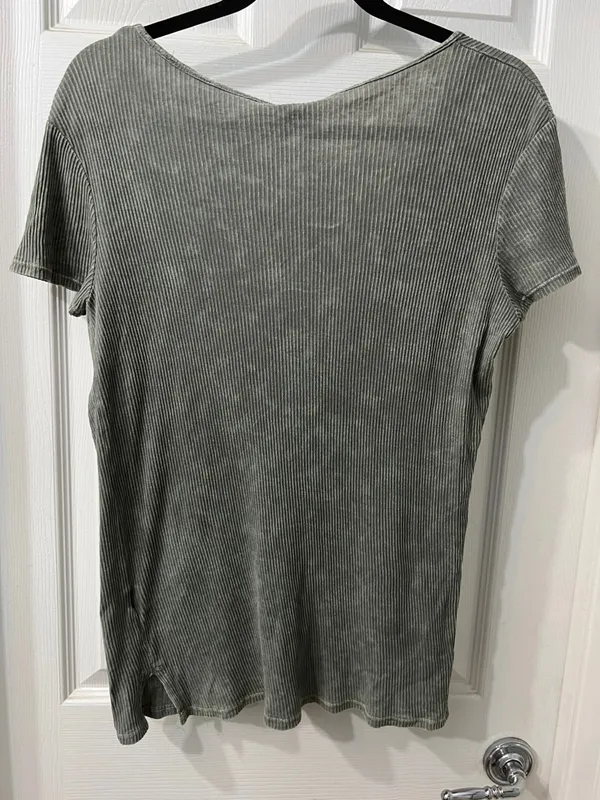 Free People Ribbed Deep V Short Sleeve Tee in Olive Size Medium - Image 3