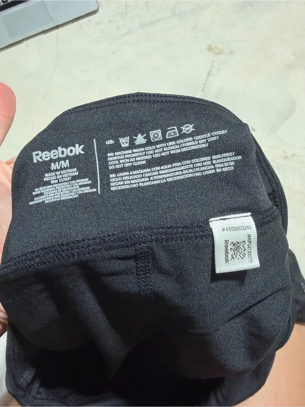 Reebok Women's Black Athletic Skort with Pink Accents medium - Image 11