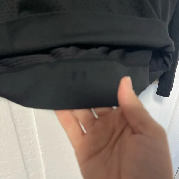 Rare Lululemon Breeze by long sleeve Lululemon across chest black size 4 - Image 7