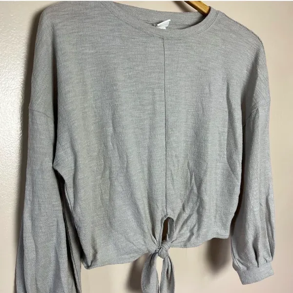 CLEAROUT! Beige H&M Cropped Tie-Front Dolman Sweater Size S EUC - Image 3