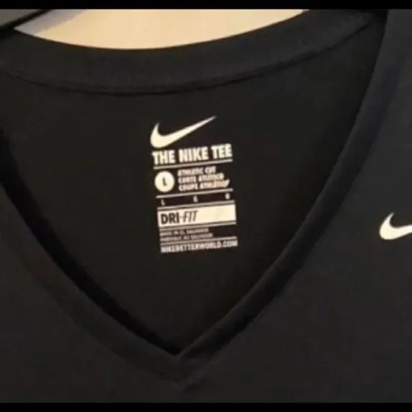 *30off3*‎ NWOT. Nike Dri-Fit Athletic top.​ - Image 3