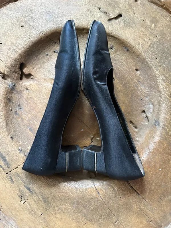 Vtg Salvatore Ferragamo Cranny black nero satin rhinestone block heels size 9.5 - Image 8