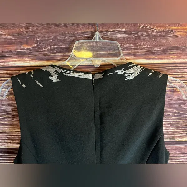 Anne Klein Black Sleeveless shirt. Size 4. NWT. - Image 4